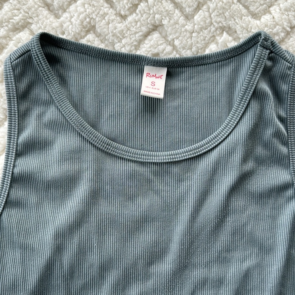 Bundle of Two Romwe Tank Tops Size S - Picture 7 of 9